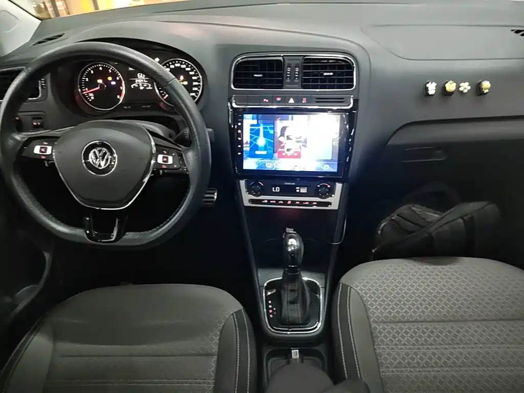Volkswagen Polo 2017 — фото 10