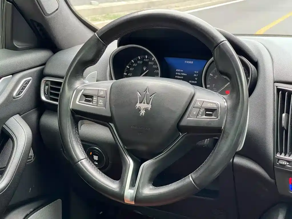 Maserati Levante 2018 — фото 8