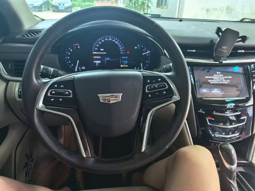 Cadillac XTS 2016 — фото 10