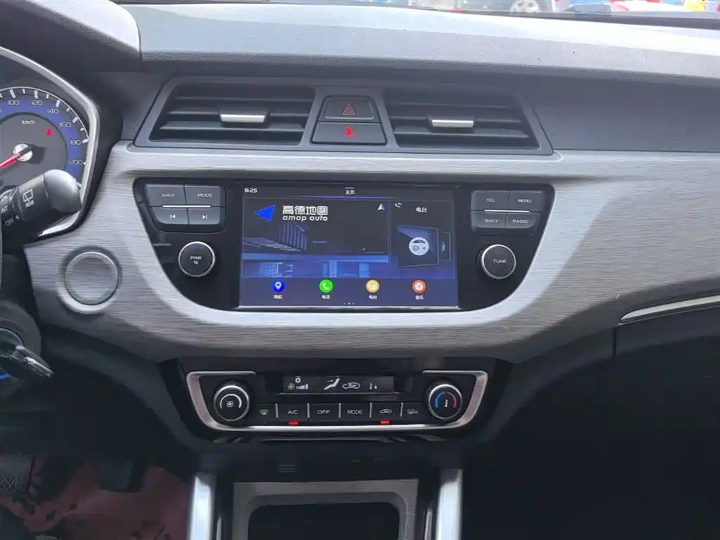 Geely Vision X3 2019 — фото 13