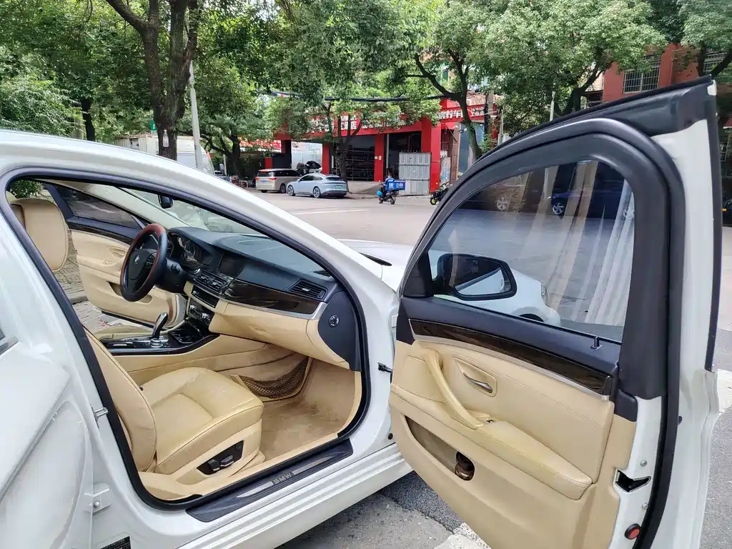 BMW 5 Series 2011