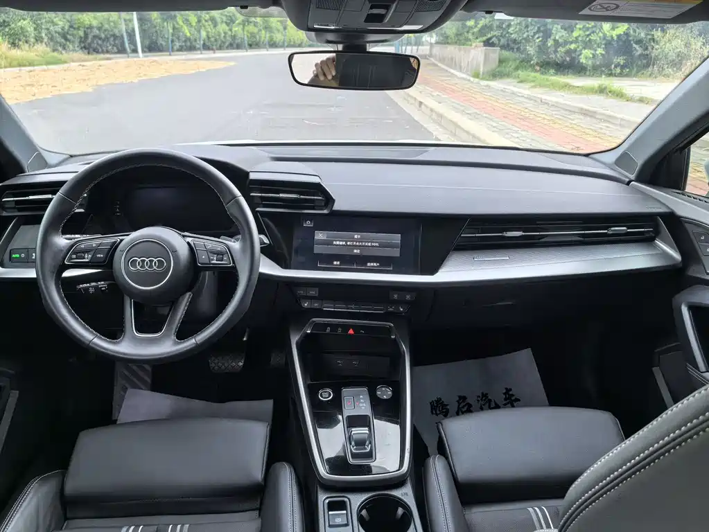 Audi A3 2023 — фото 10