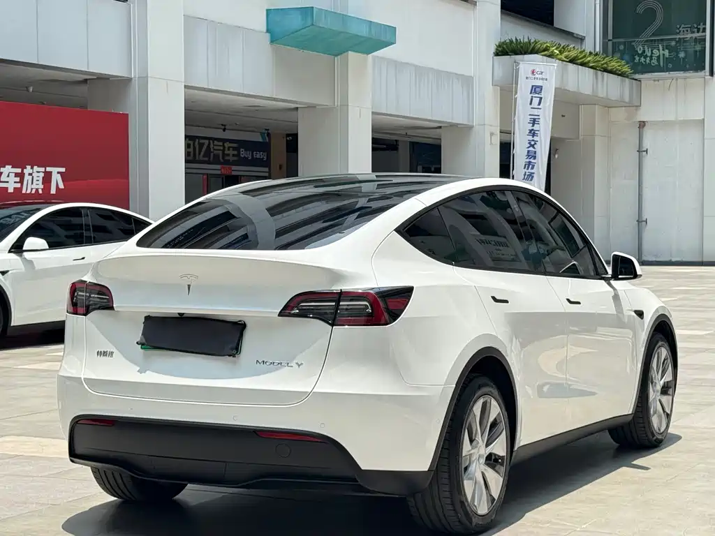 Tesla Model Y 2022 — фото 9