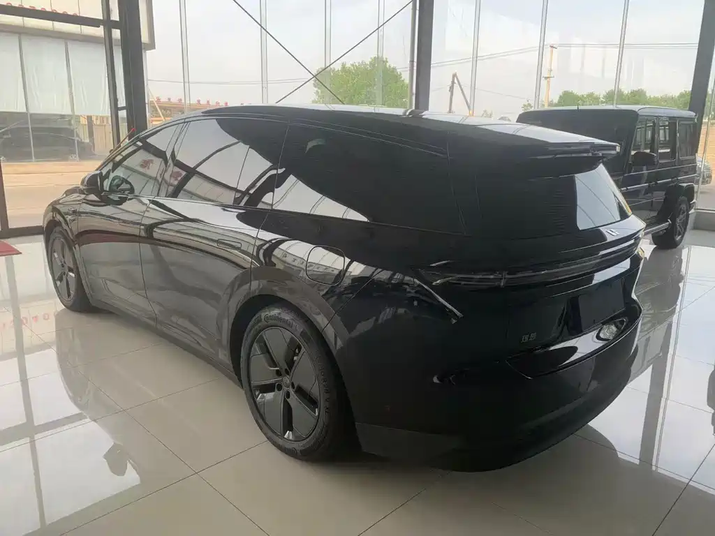 Li Auto i8 2025 — фото 3