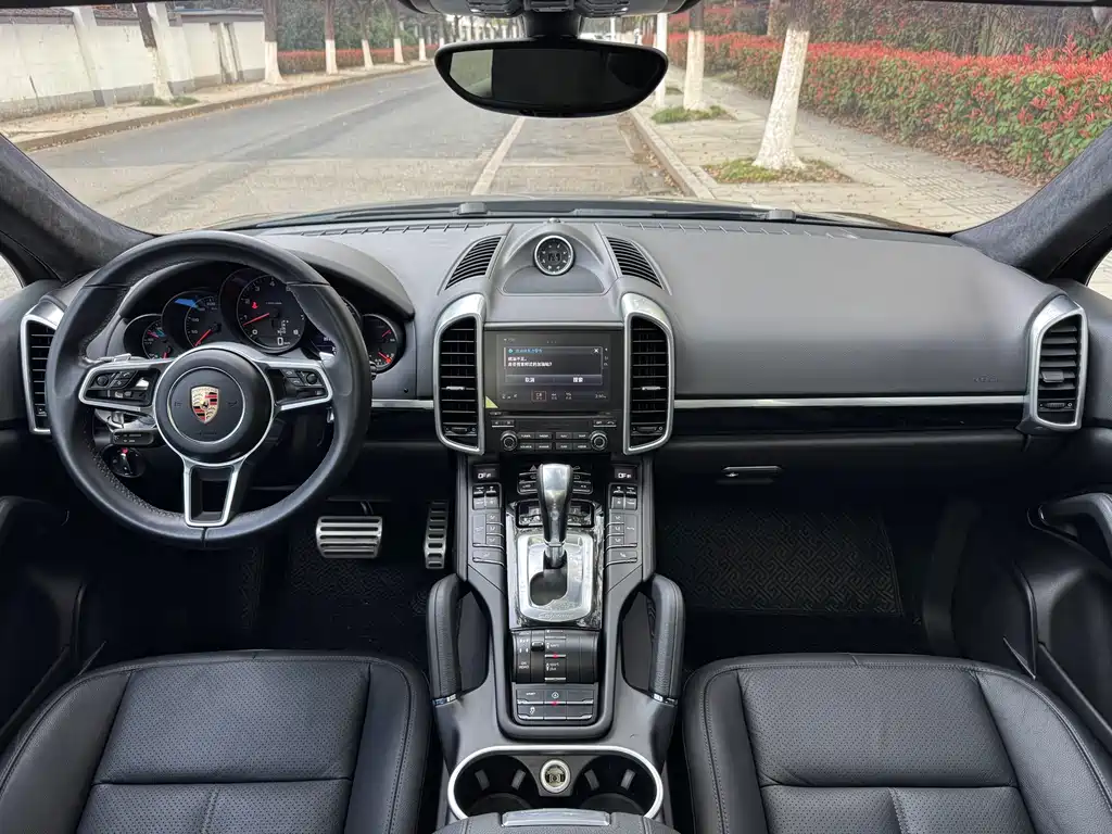 Porsche Cayenne 2017 — фото 15
