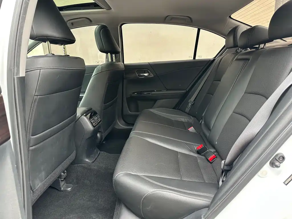 Honda Accord 2016 — фото 10