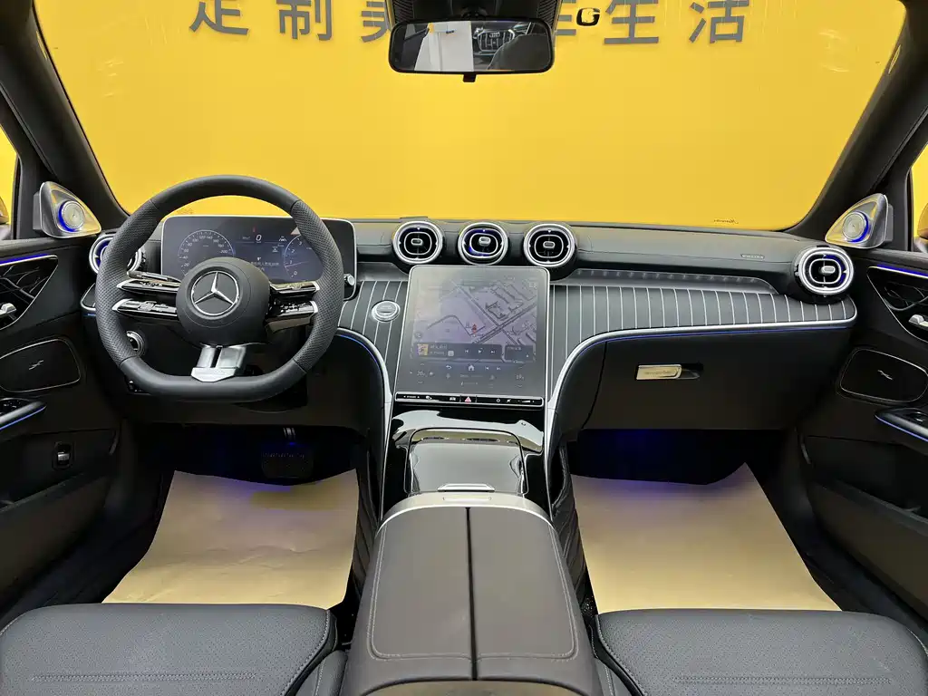 Mercedes-Benz C-Class 2025 — фото 12
