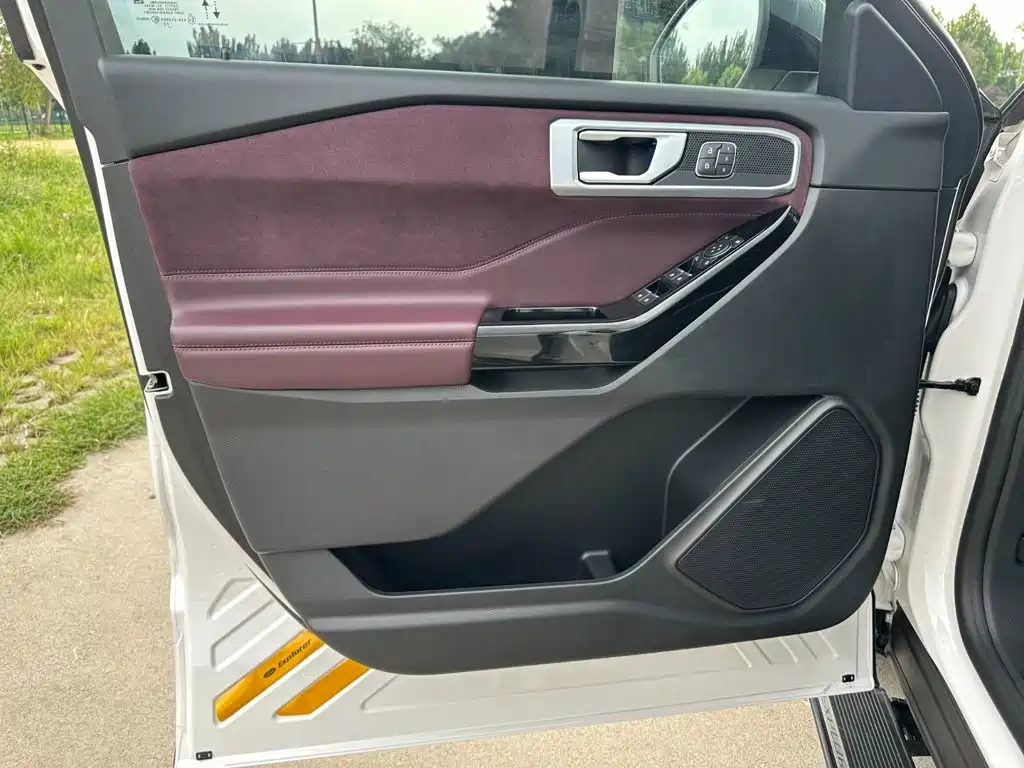 Ford Explorer 2022 — фото 14