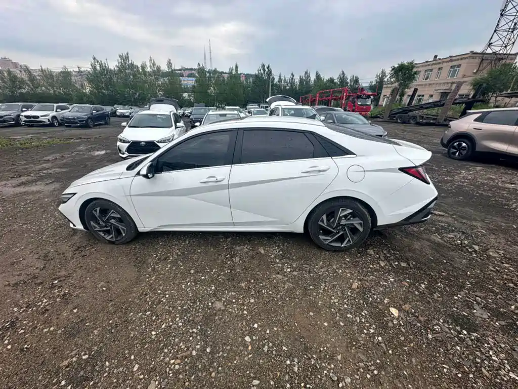 Hyundai Elantra 2025