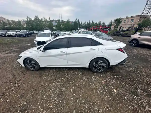 Hyundai Elantra 2025