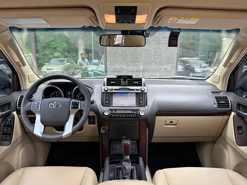Toyota Prado 2015 — фото 12