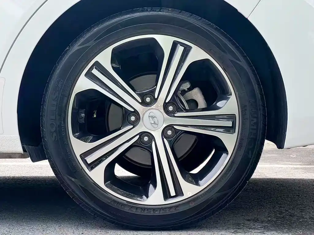 Hyundai Elantra 2019 — фото 10
