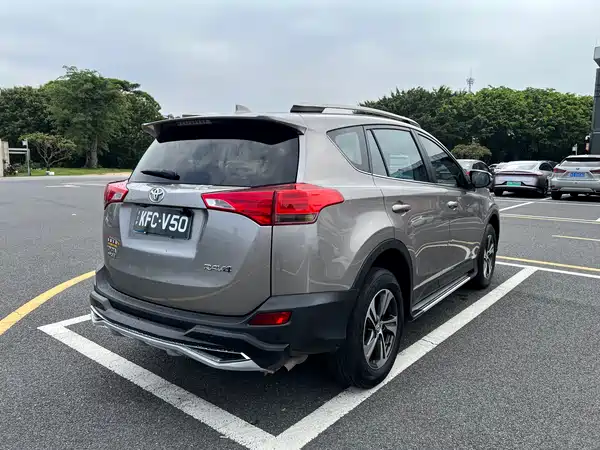 Toyota RAV4 2015