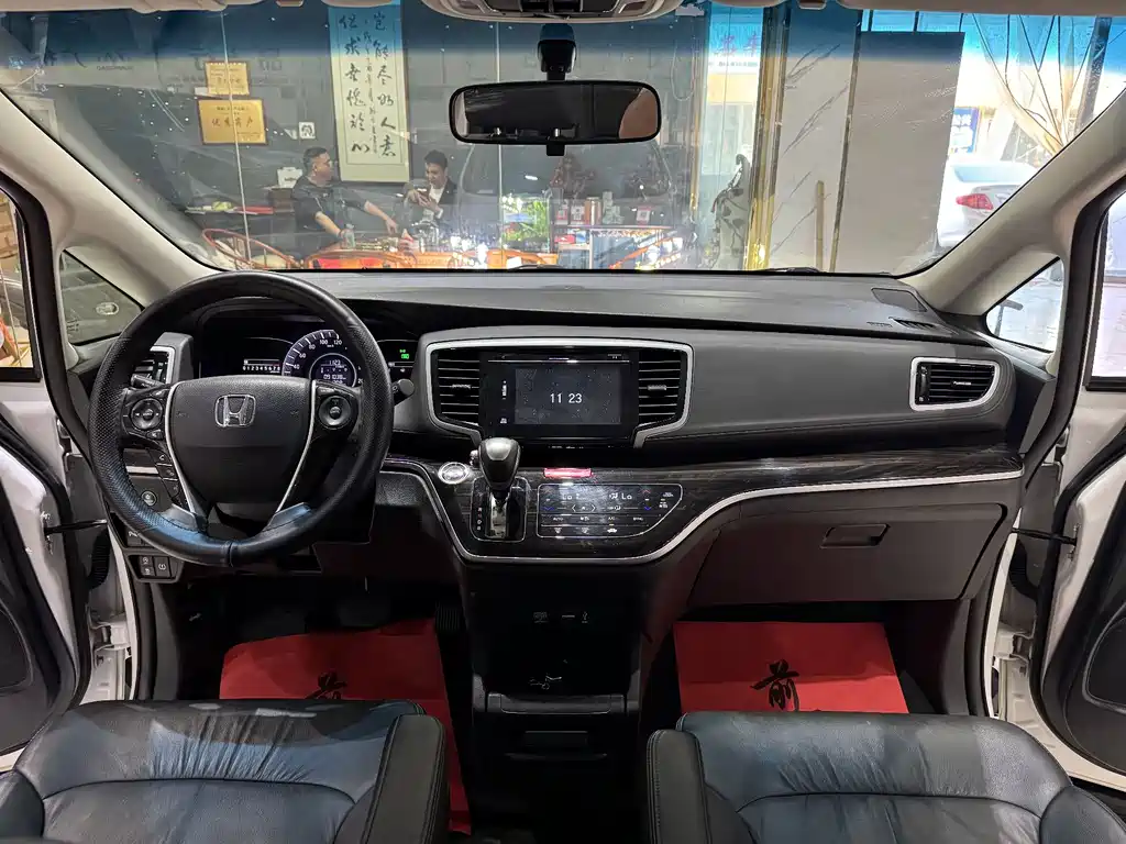 Honda Odyssey 2018 — фото 13