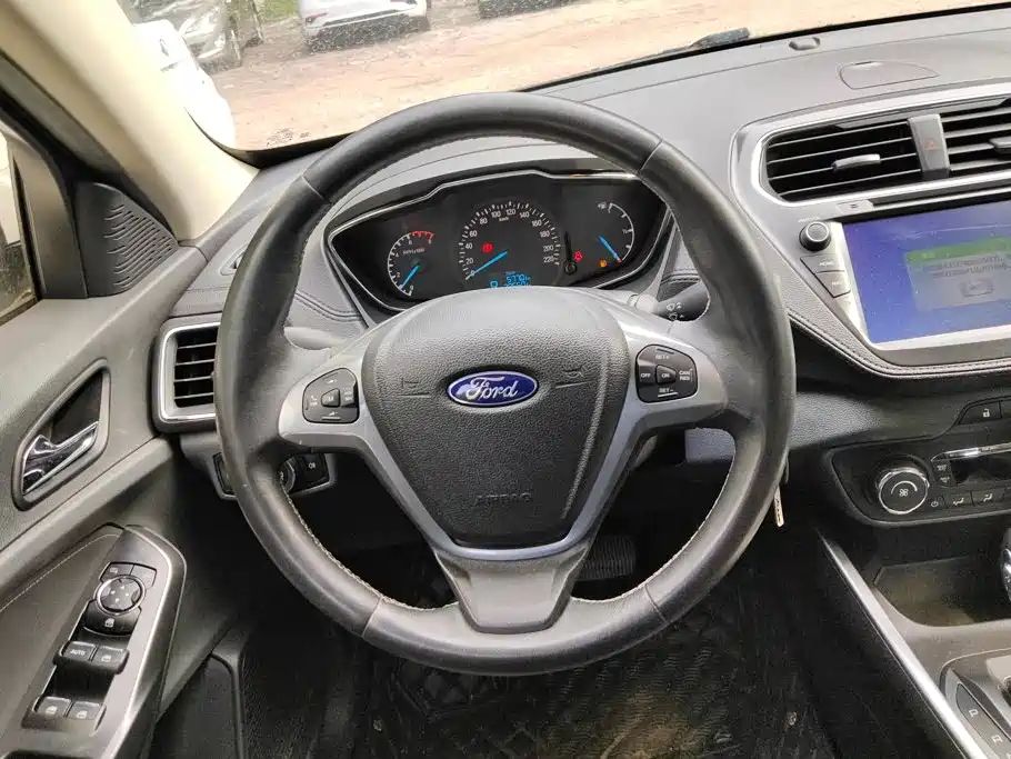 Ford Forrest 2018 — фото 15