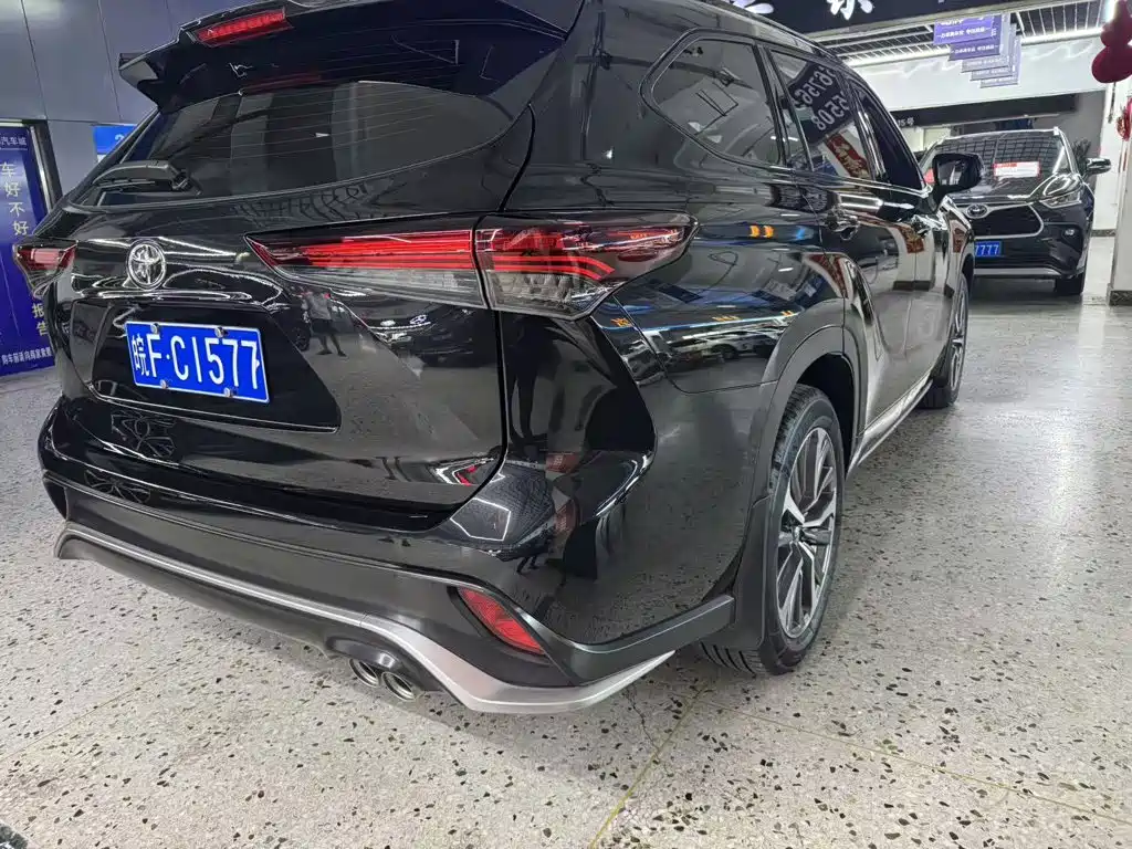Toyota Crown Kluger 2025
