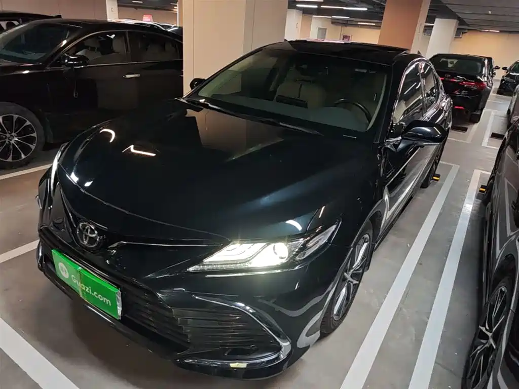 Toyota Camry 2023 — фото 2
