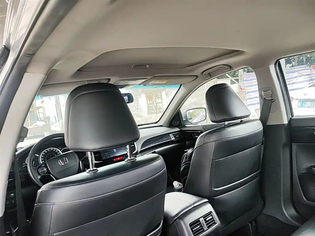 Honda Accord 2017 — фото 18