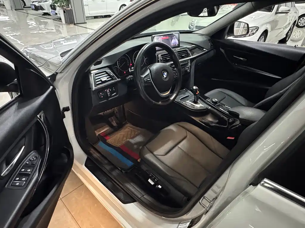 BMW 3 Series 2017 — фото 10