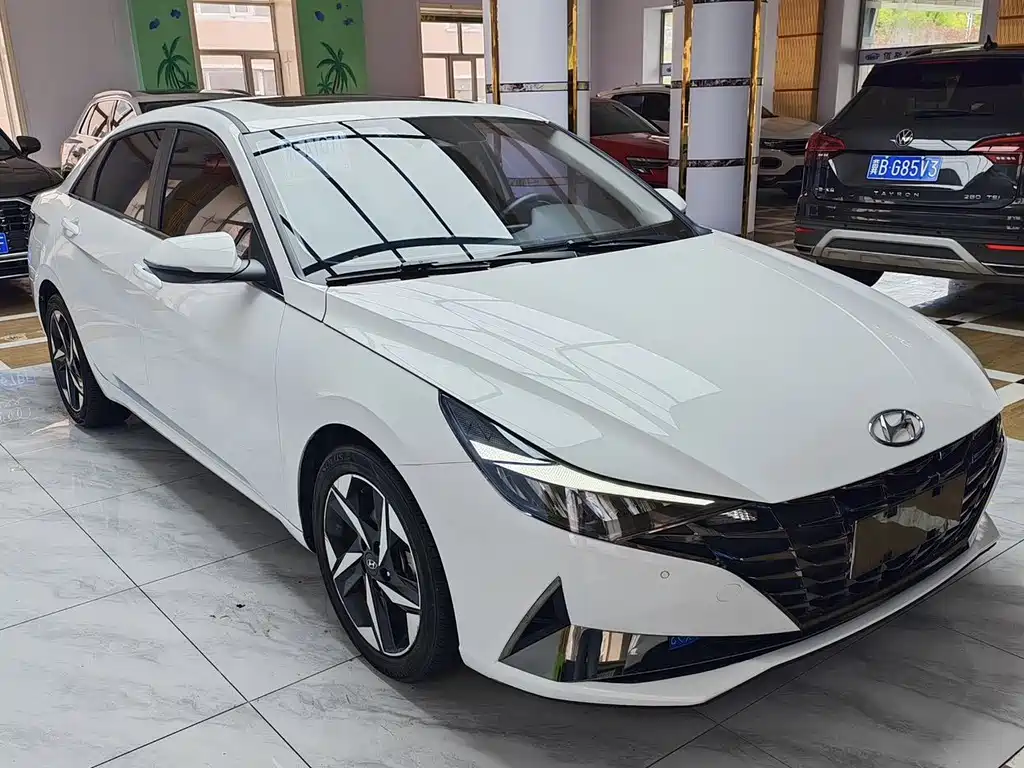 Hyundai Elantra 2022
