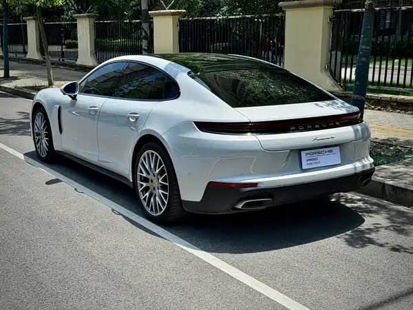 Porsche Panamera 2025