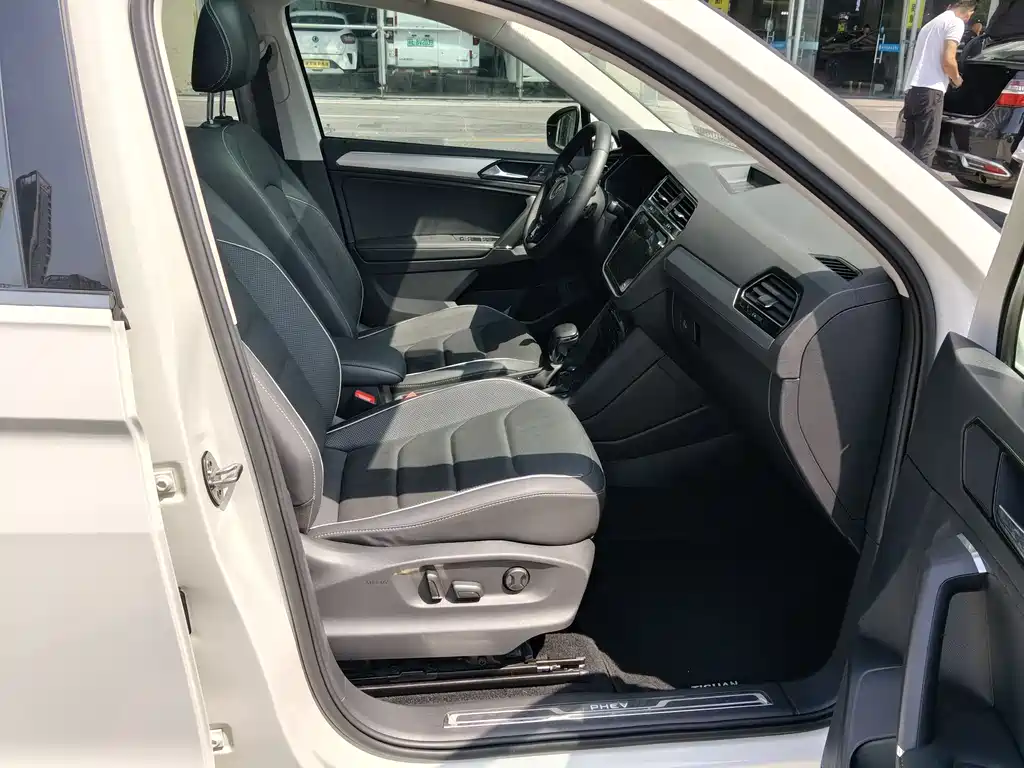 Volkswagen Tiguan L PHEV 2021 — фото 15