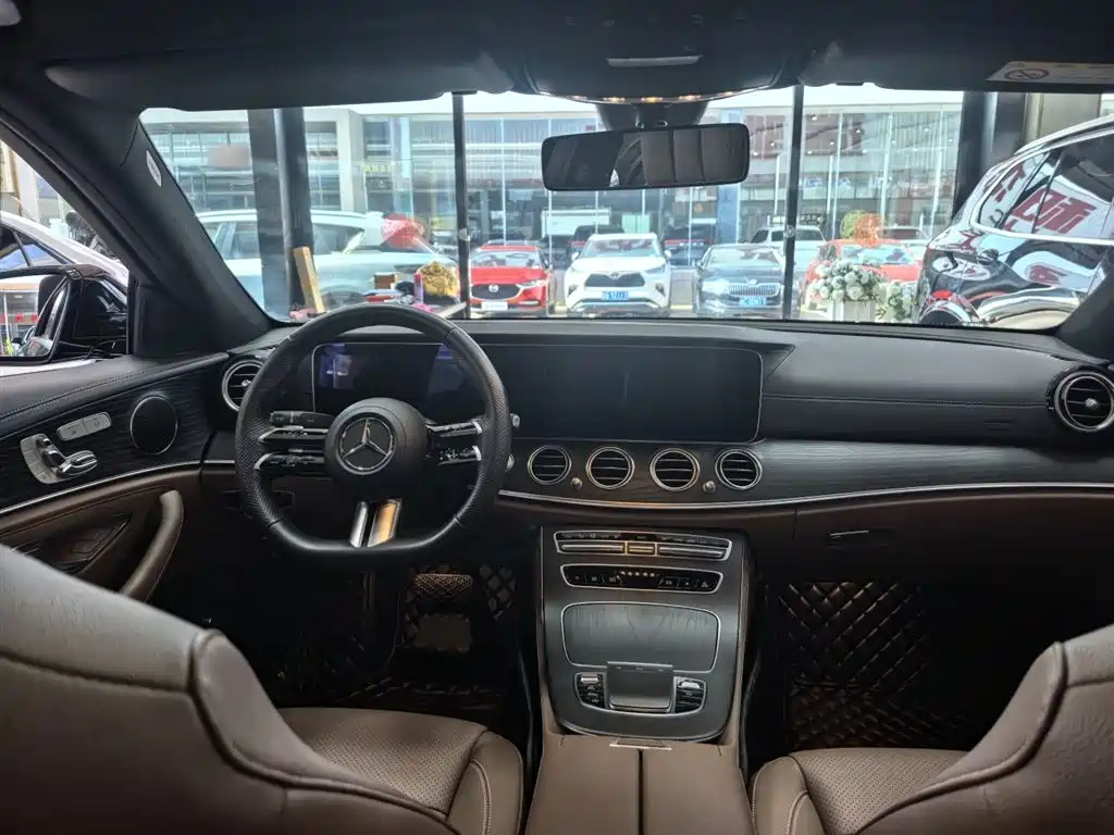 Mercedes-Benz E-Class 2023 — фото 10