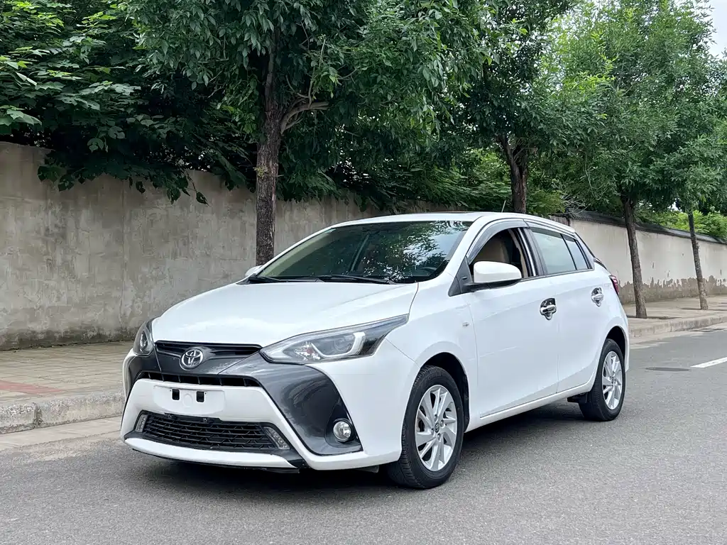 Toyota Yaris L 2017 — фото 1