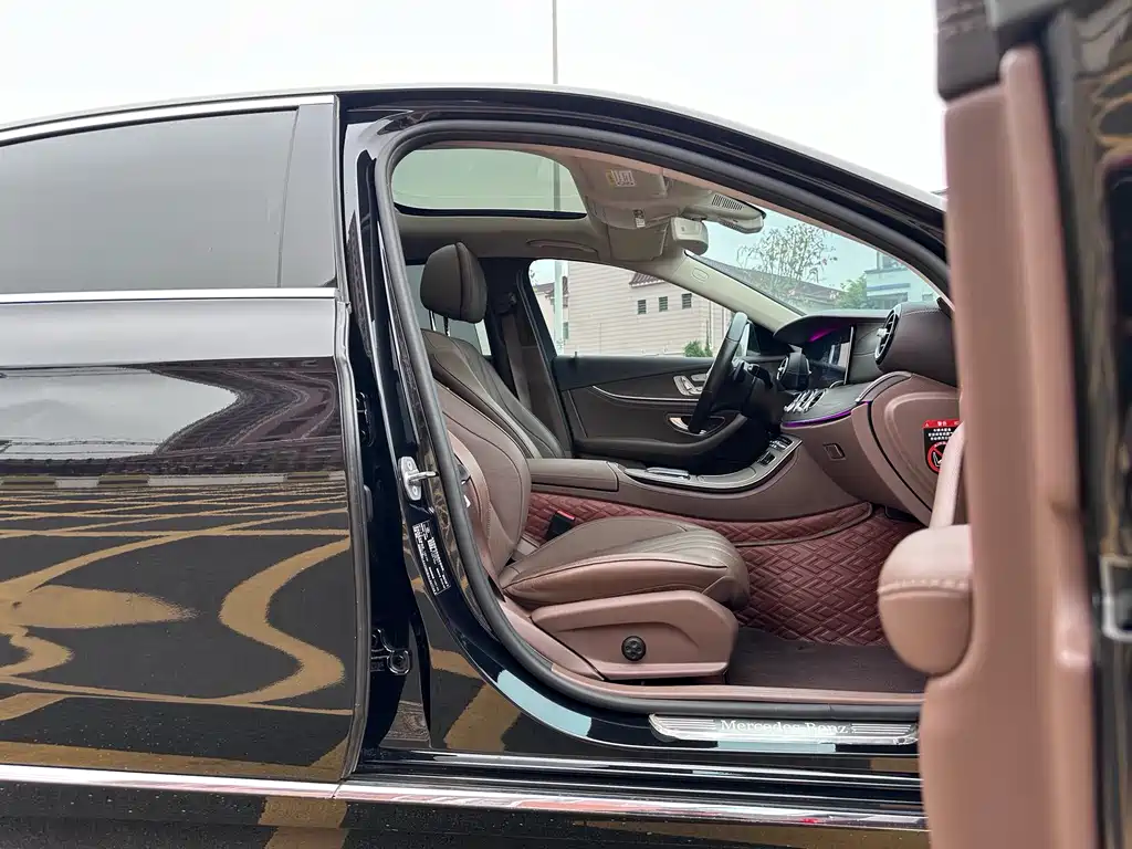 Mercedes-Benz E-Class 2019 — фото 12
