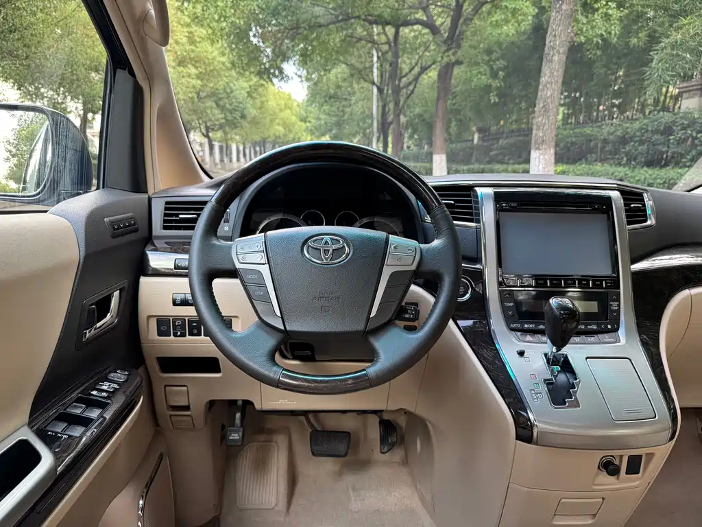 Toyota Alphard 2016 — фото 13