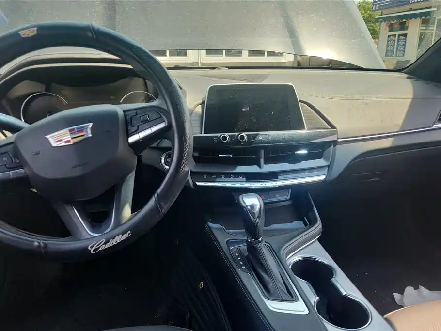 Cadillac CT4 2023 — фото 11
