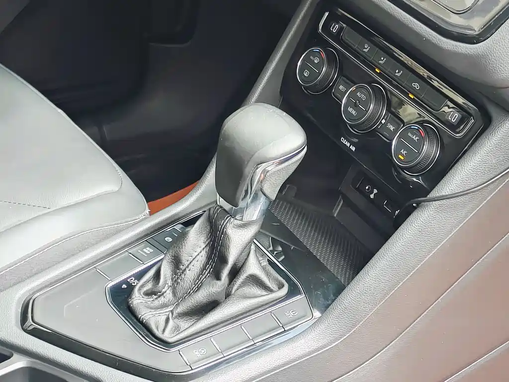 Volkswagen Tiguan L 2017 — фото 19