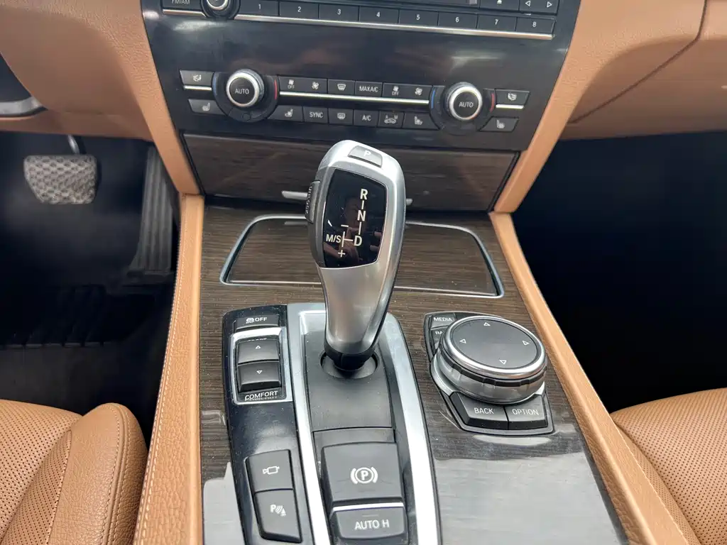 BMW 7 Series 2016 — фото 20