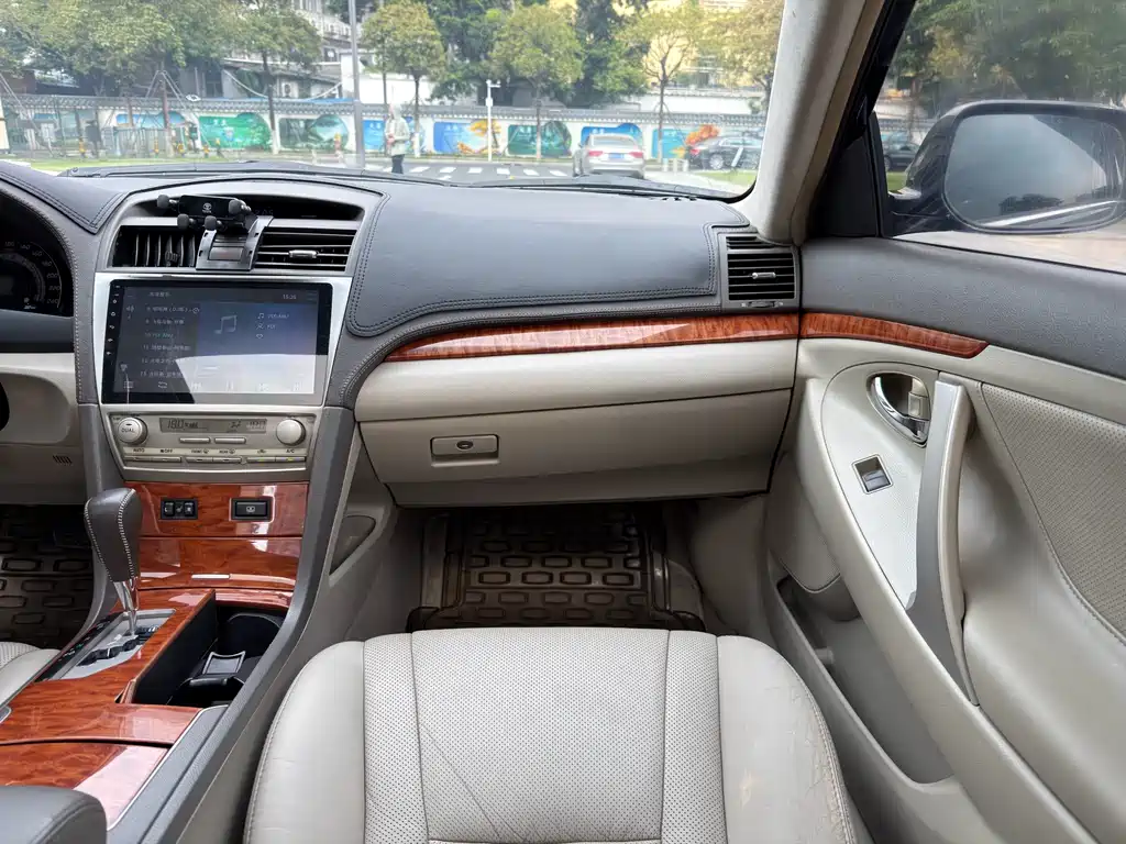 Toyota Camry 2008 — фото 14