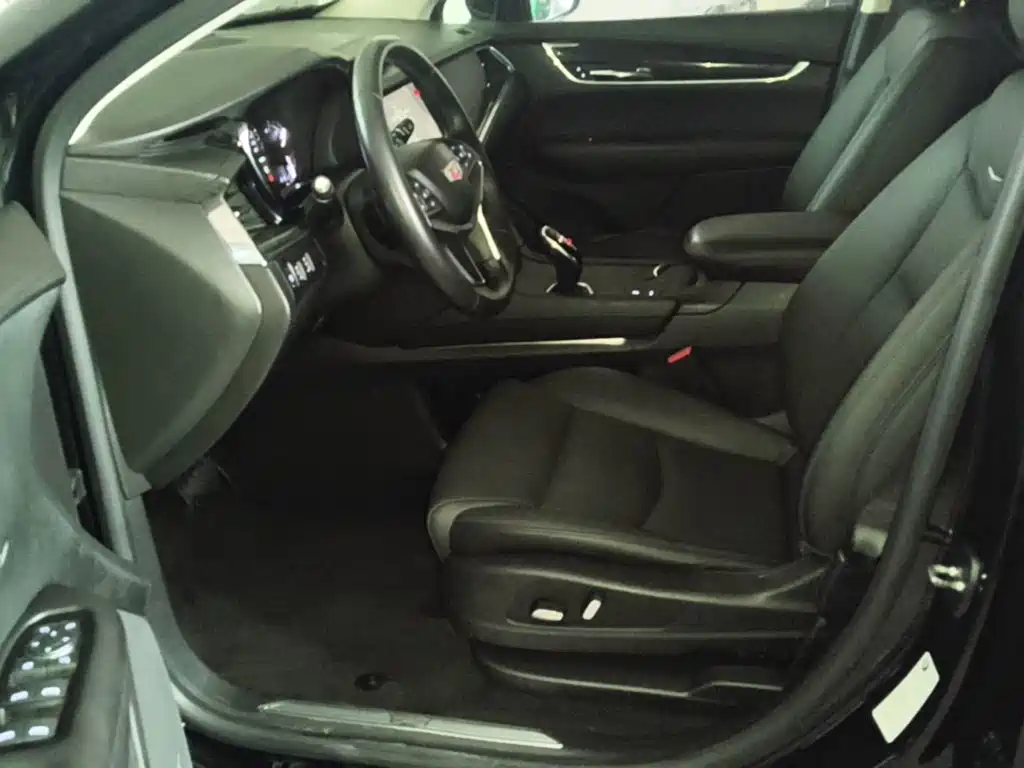 Cadillac XT5 2017 — фото 15