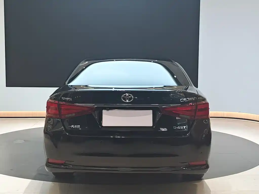 Toyota Crown 2017 — фото 6