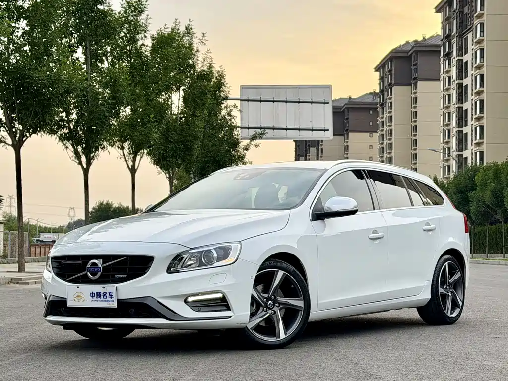 Volvo V60 2014 — фото 1
