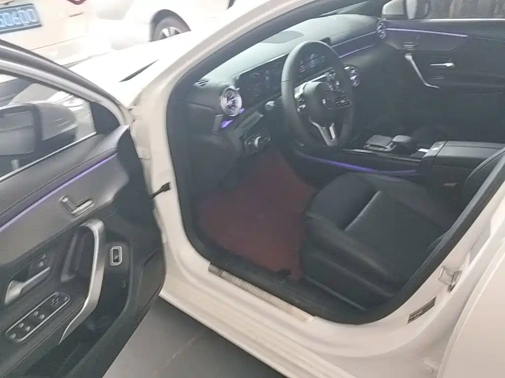Mercedes-Benz A-Class 2023 — фото 16