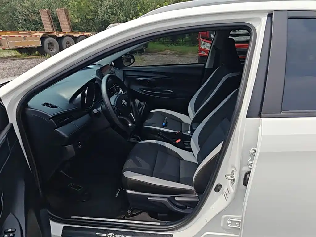 Toyota Yaris L 2022 — фото 16