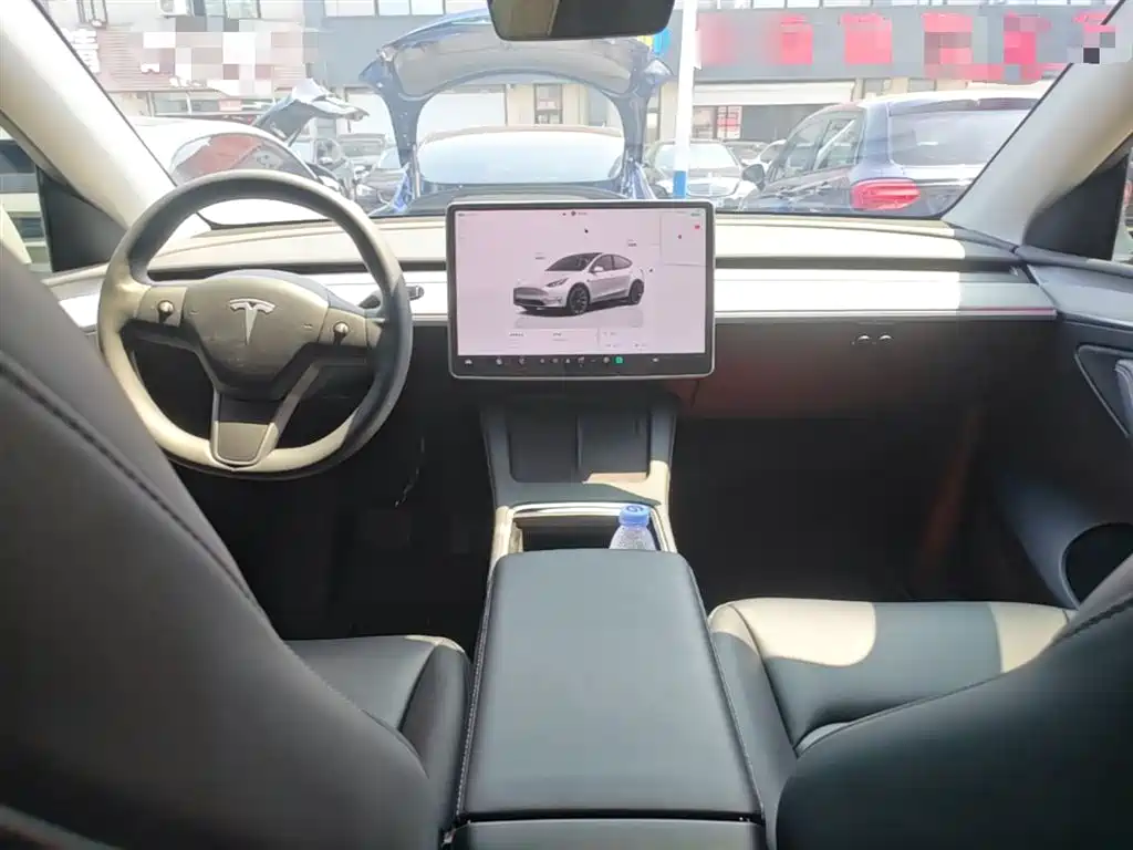 Tesla Model Y 2023 — фото 10