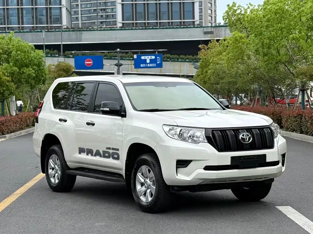 Toyota Prado 2023 — фото 2