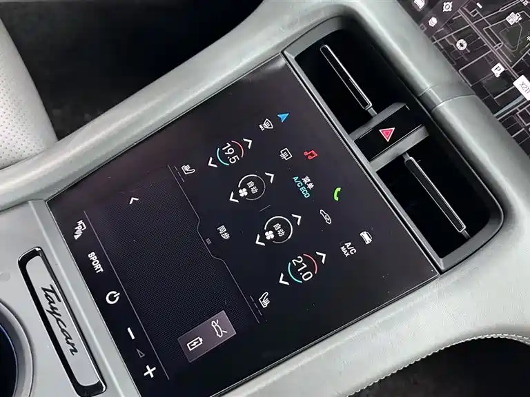 Porsche Taycan 2021 — фото 13