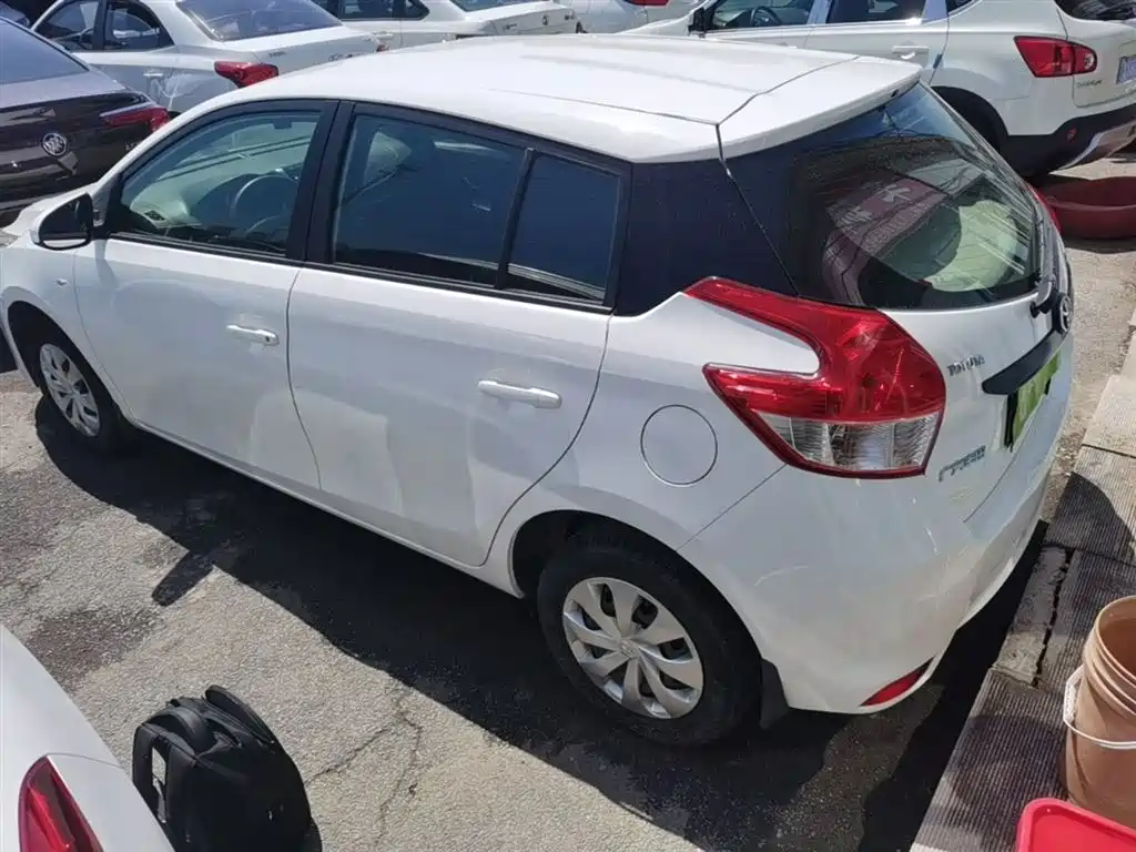 Toyota Yaris L 2015 — фото 5