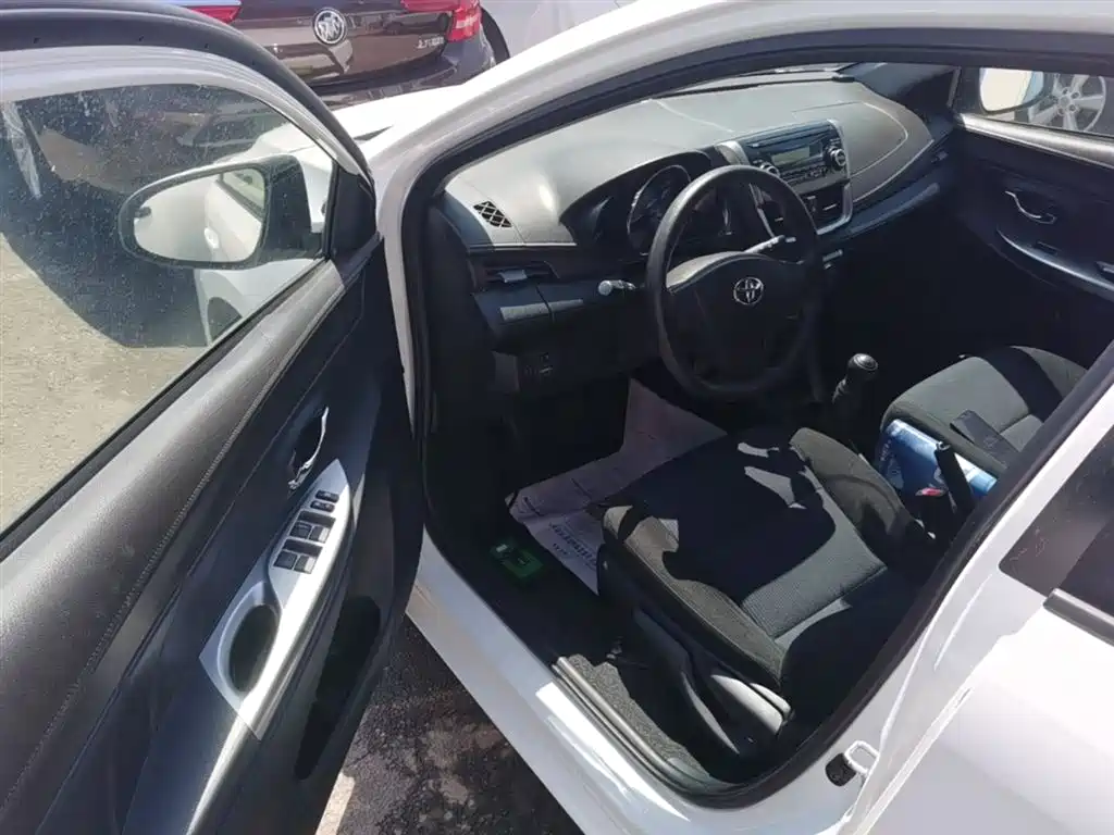 Toyota Yaris L 2015 — фото 16