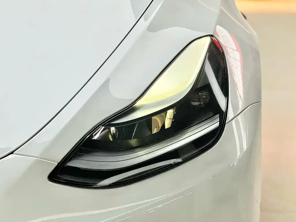 Tesla Model Y 2023 — фото 16