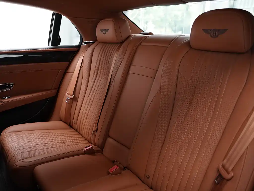 Bentley Flying Spur 2018 — фото 13