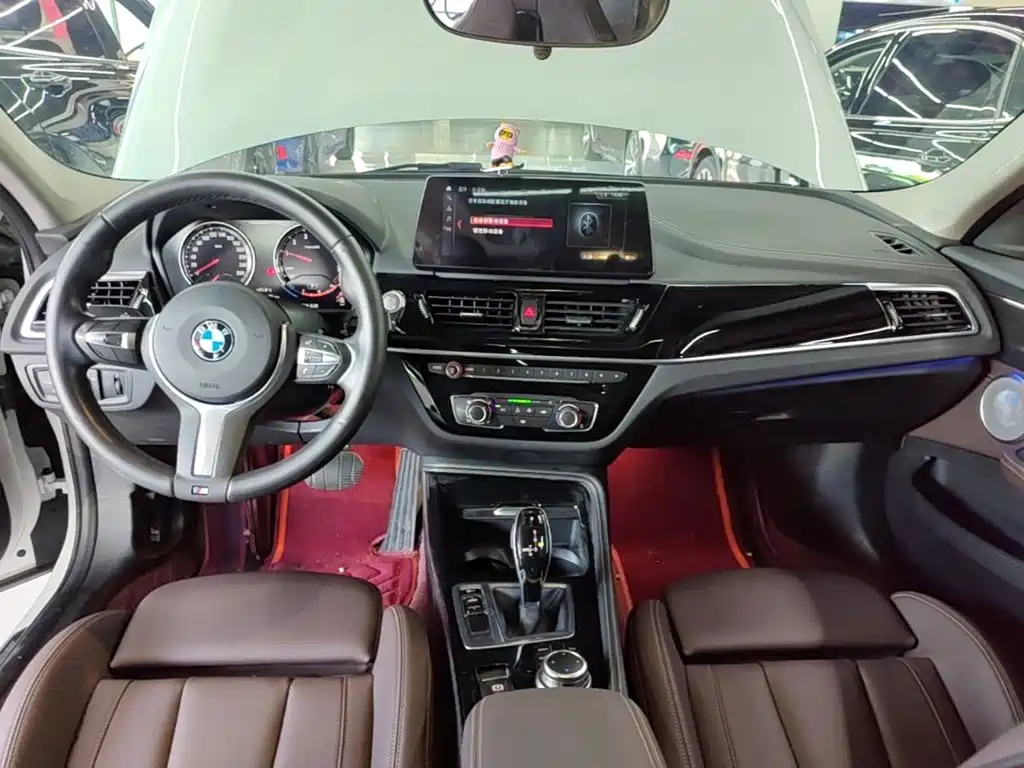 BMW 1 Series 2024 — фото 10