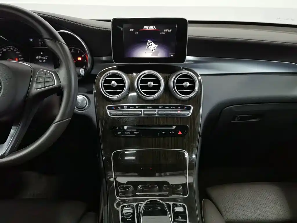 Mercedes-Benz GLC 2017 — фото 12