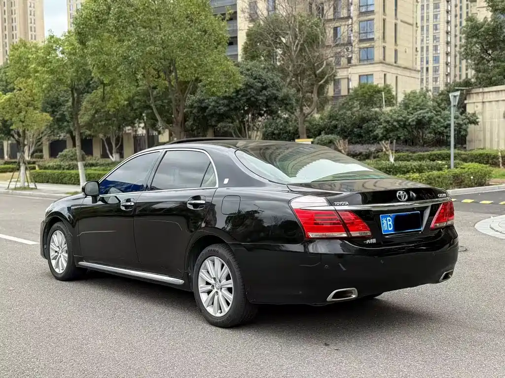 Toyota Crown 2014 — фото 10