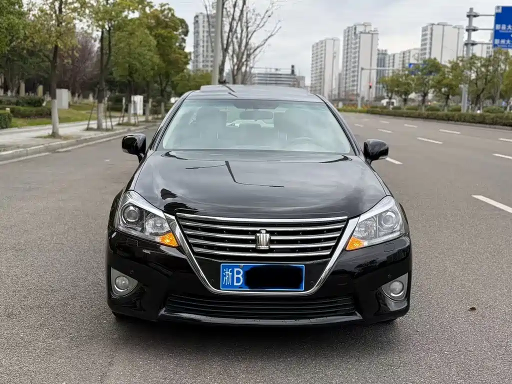 Toyota Crown 2014 — фото 2